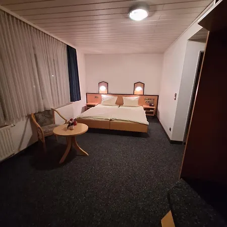 Gasthaus, Am Dreienberg Фридевальд