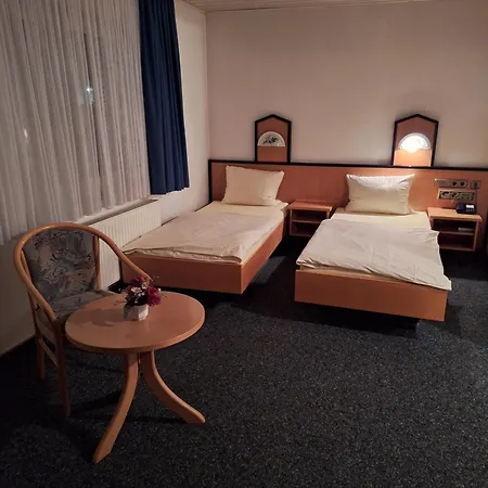 Gasthaus, Am Dreienberg 3*