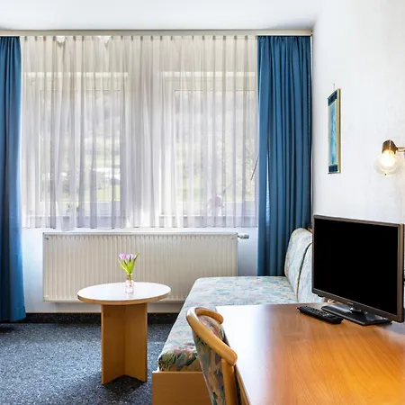Gasthaus, Am Dreienberg 3*